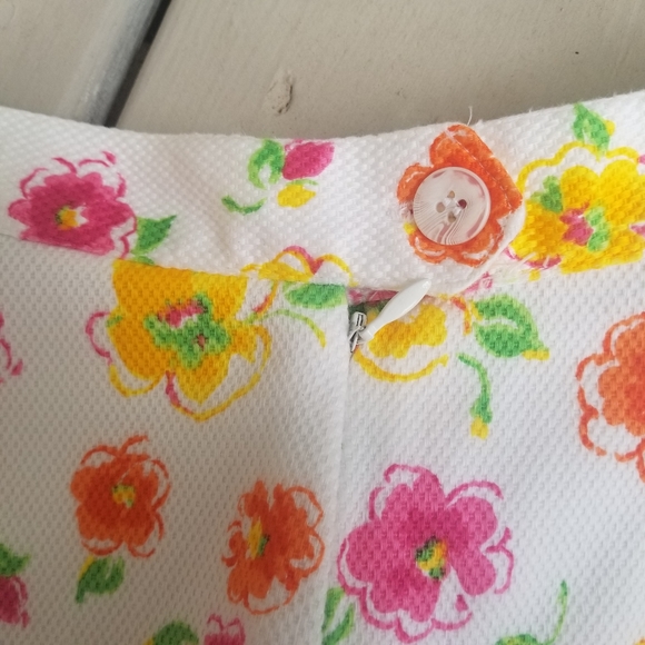 12p white shorts with bright flowers - Picture 7 of 10